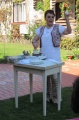 Zsig�n� Katifolk demonstarting egg decorating